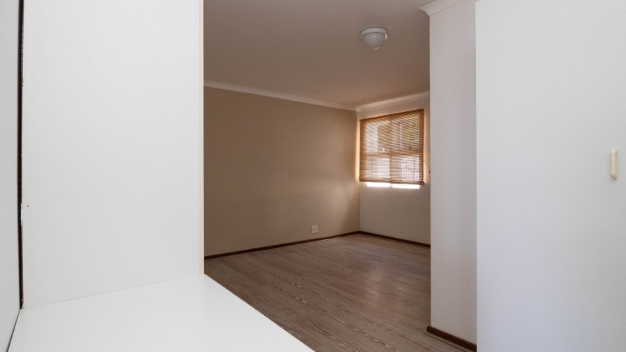 To Let 5 Bedroom Property for Rent in Vermont Western Cape